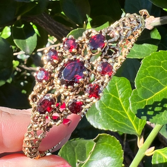 VINTAGE 14K YELLOW GOLD GARNET FILIGREE DESIGN BANGLE BRACELET CUSTOM UNIQUE - Picture 15 of 16